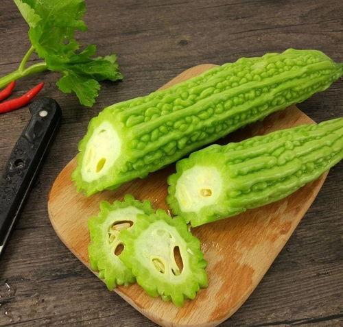 梦见吃瓜抢瓜吃好不好呢,吃瓜抢瓜的吉凶预兆